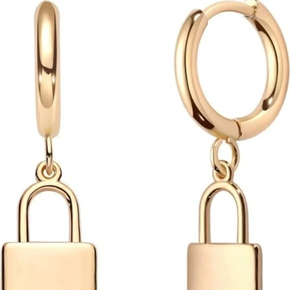 N/A 🔸lock huggie